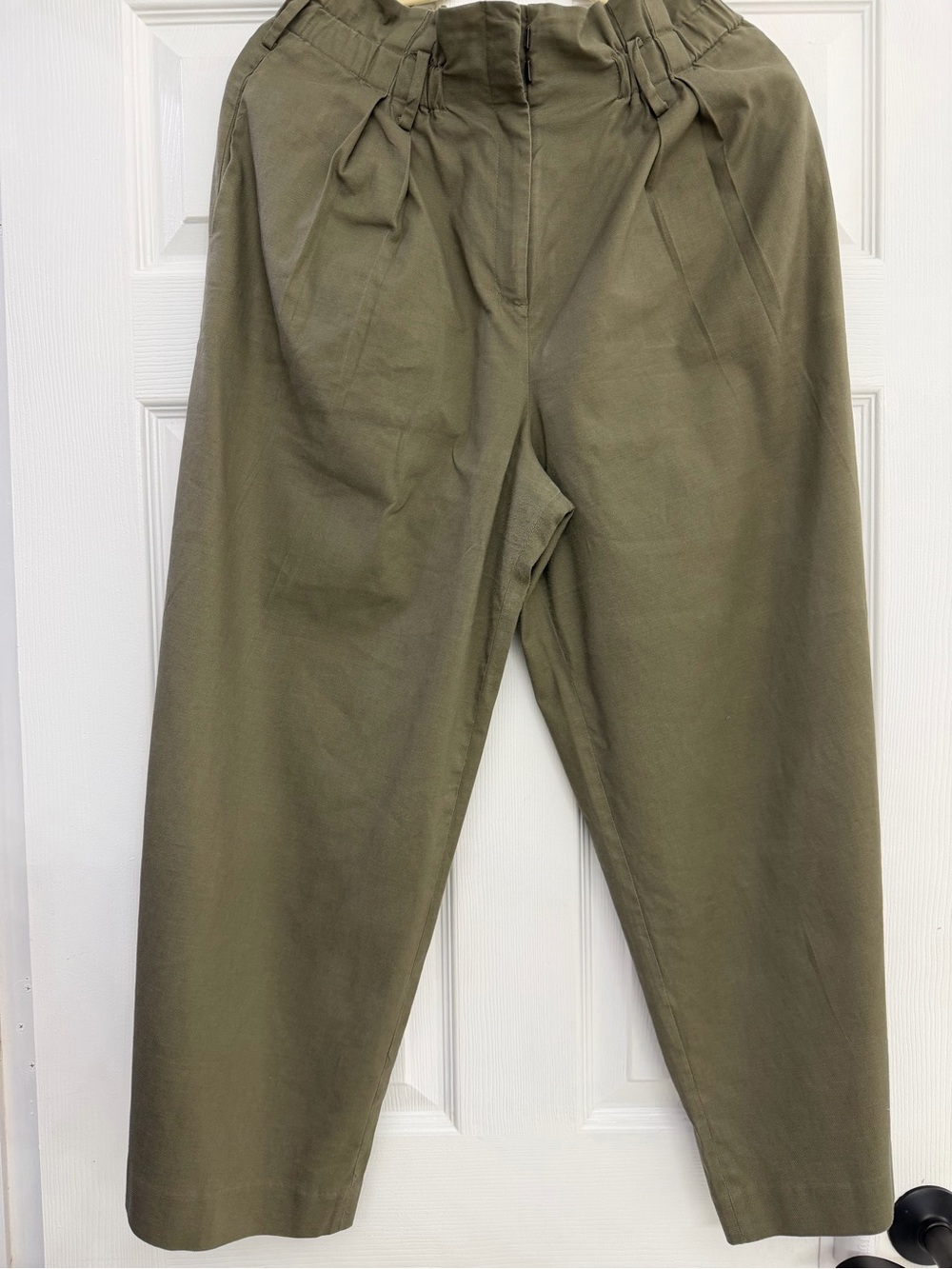 BCBGMAXAZRIA olive green high-waisted cropped pants, size Medium.